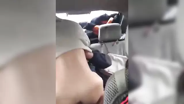 Passionate Asian babe gets fucked in the car